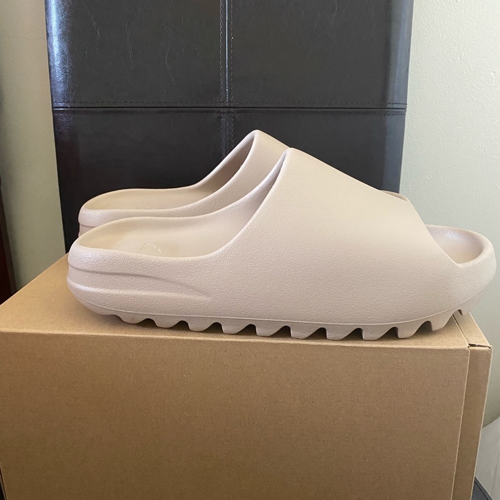 Adidas Yezzy slides “pure” 2022